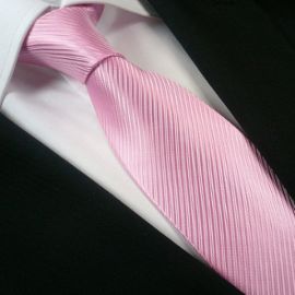 Du rose pour une cravate 100 % soie